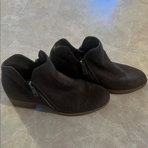 Universal Thread Womens Dark Brown Perforated Ankle Boots Side Zip Low Heel